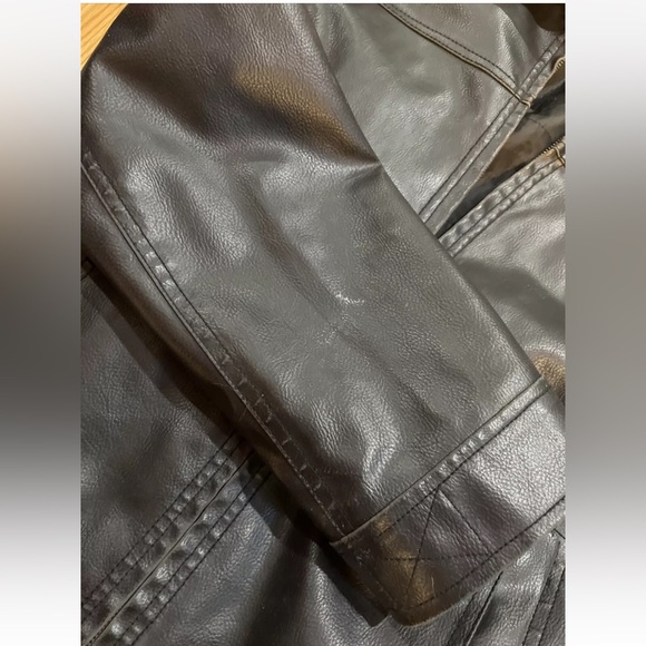 Men’s Vintage Guess Black Faux Leather Jacket Coat Size S - Picture 11 of 13